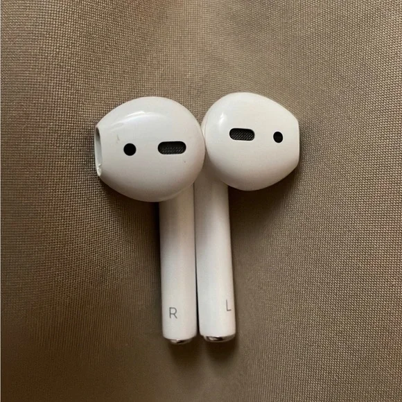 AirPods (2nd generation)
